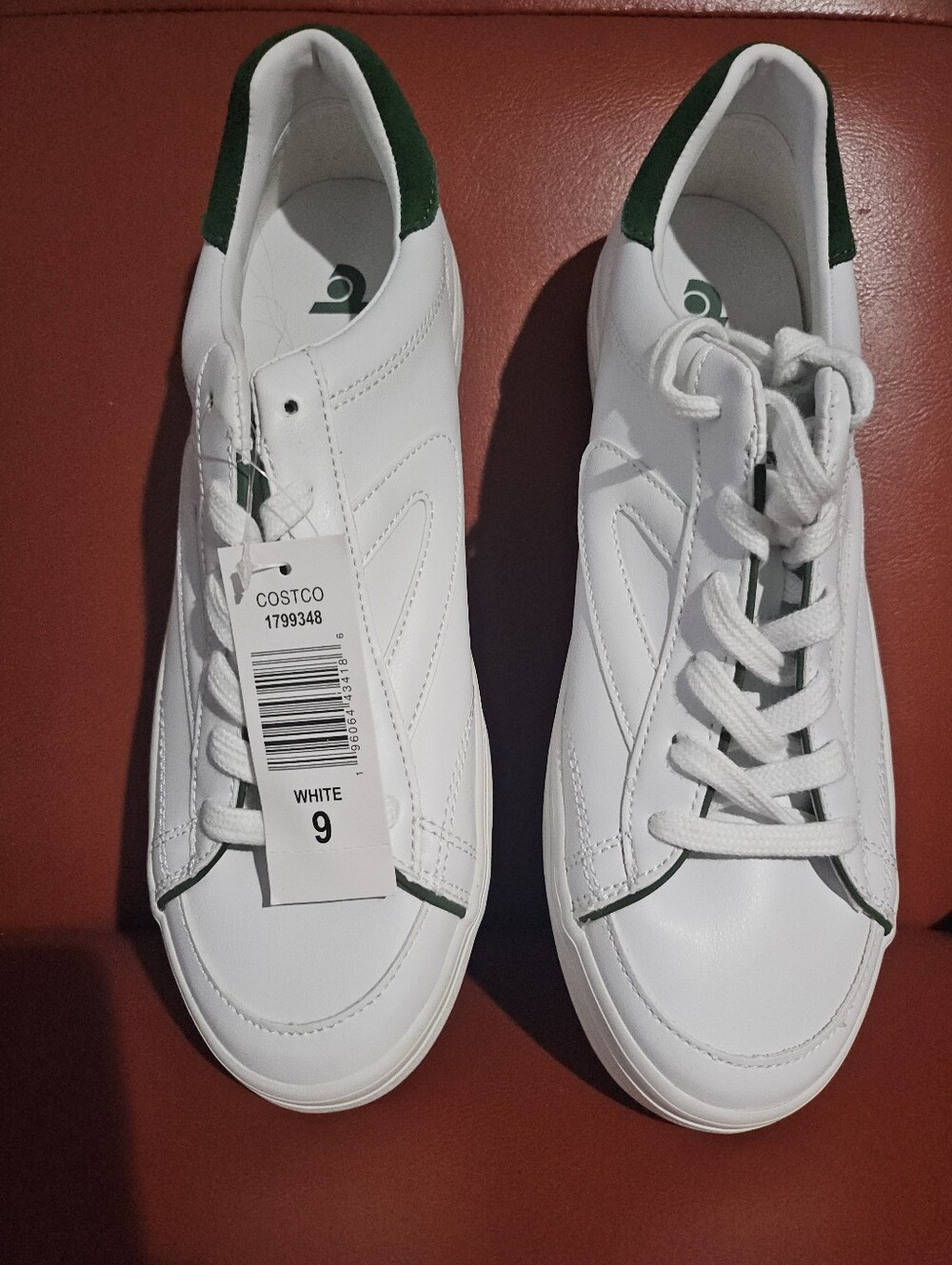 Tretorn Low-Top Sneakers with Green Accents
